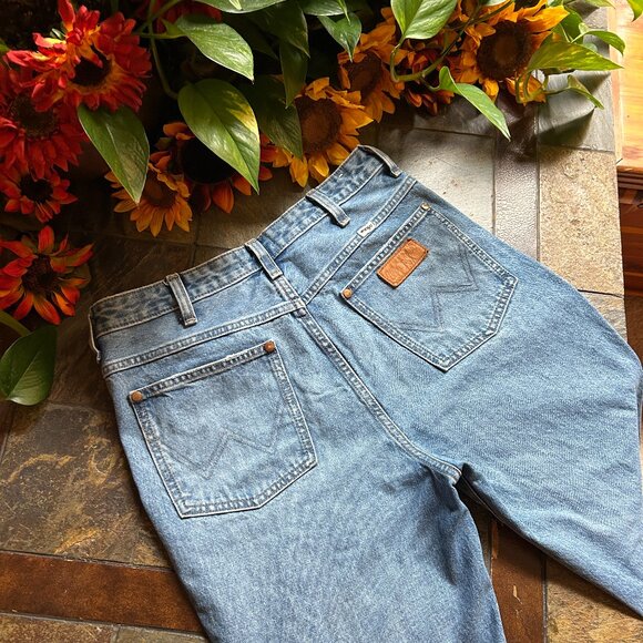 Wrangler Wild West 603 Destructed Straight-leg Jeans (30W x 28L) - Picture 8 of 15